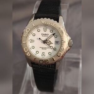 Vintage CASIO Watch w/ Date Window, Rotating Bezel, Lizard Skin Band & New Batt!